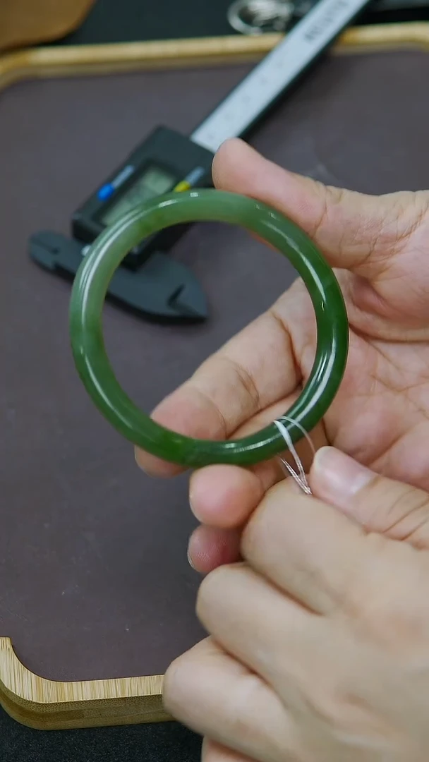 未镶嵌手镯和田玉55圈口  碧玉手镯