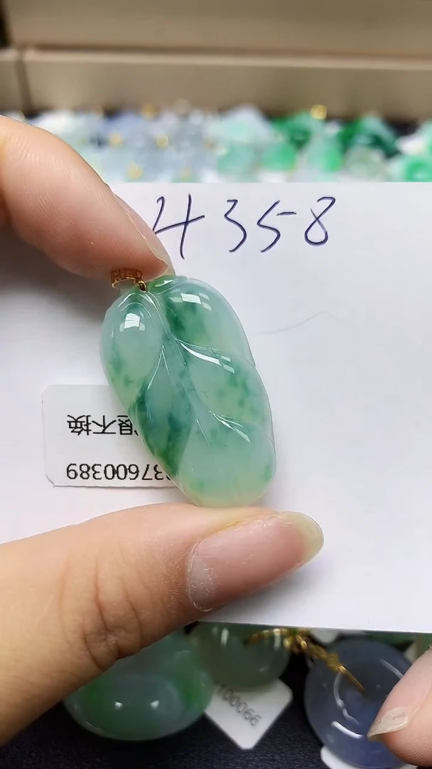 翡翠18K金镶嵌颈饰天然缅甸翡翠A货