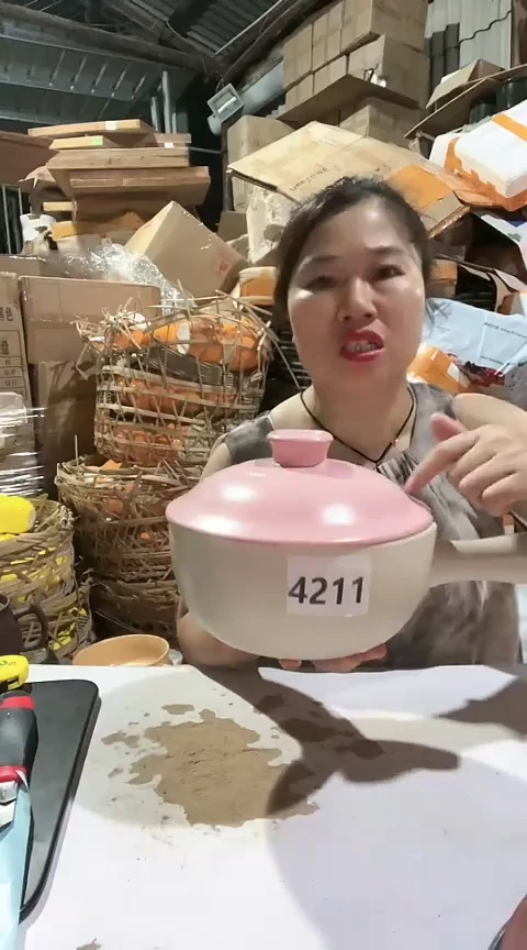 4211瑕疵色差白色手把锅带盖