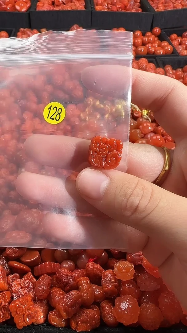 颈饰未镶嵌南红玛瑙1