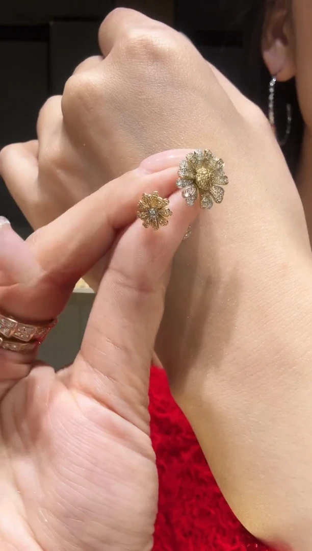 【闪购商品】钻石耳饰18K金镶嵌黄钻