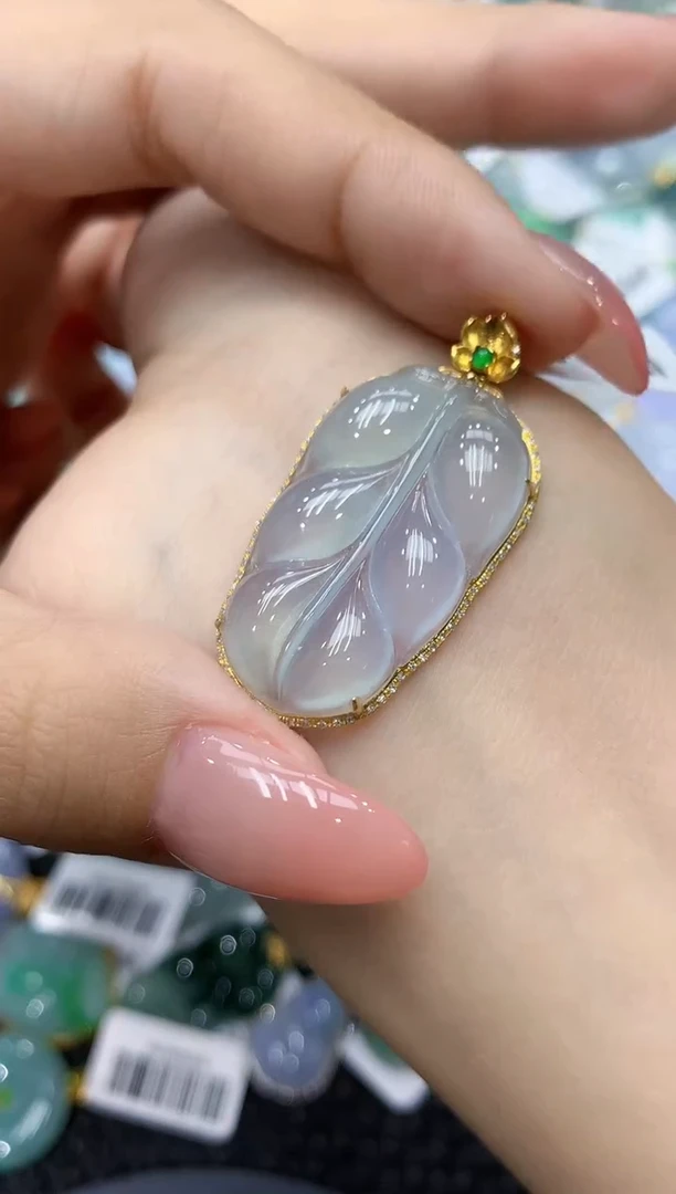 颈饰18K金镶嵌翡翠111111111111