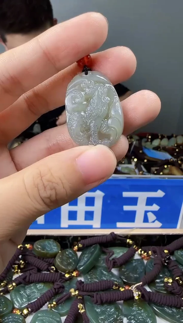 和田玉未镶嵌颈饰1