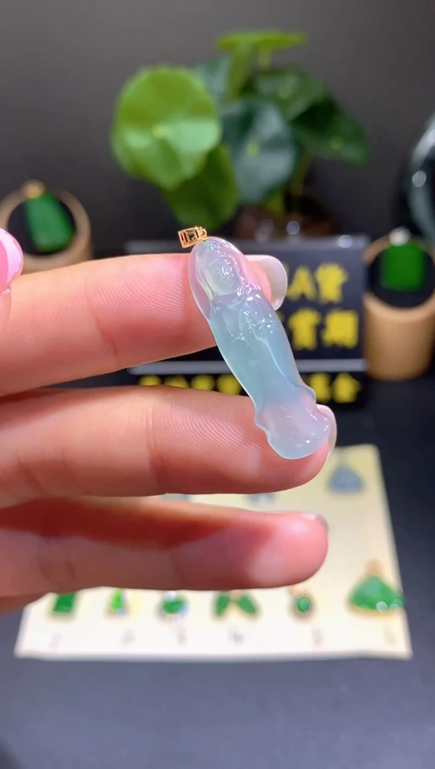 翡翠18K金镶嵌颈饰翡翠A货