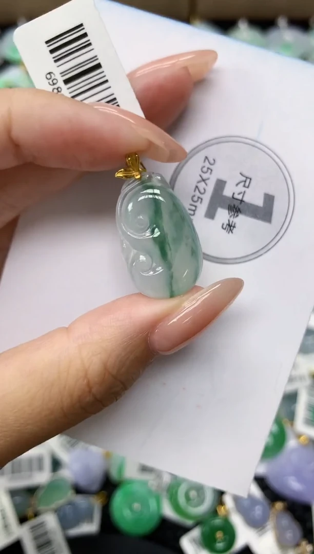 颈饰18K金镶嵌翡翠11111111111