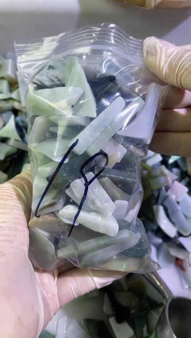 【闪购商品】翡翠颈饰未镶嵌天然翡翠中号500克19