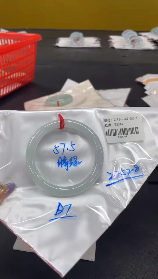 未镶嵌手镯翡翠翡翠手镯