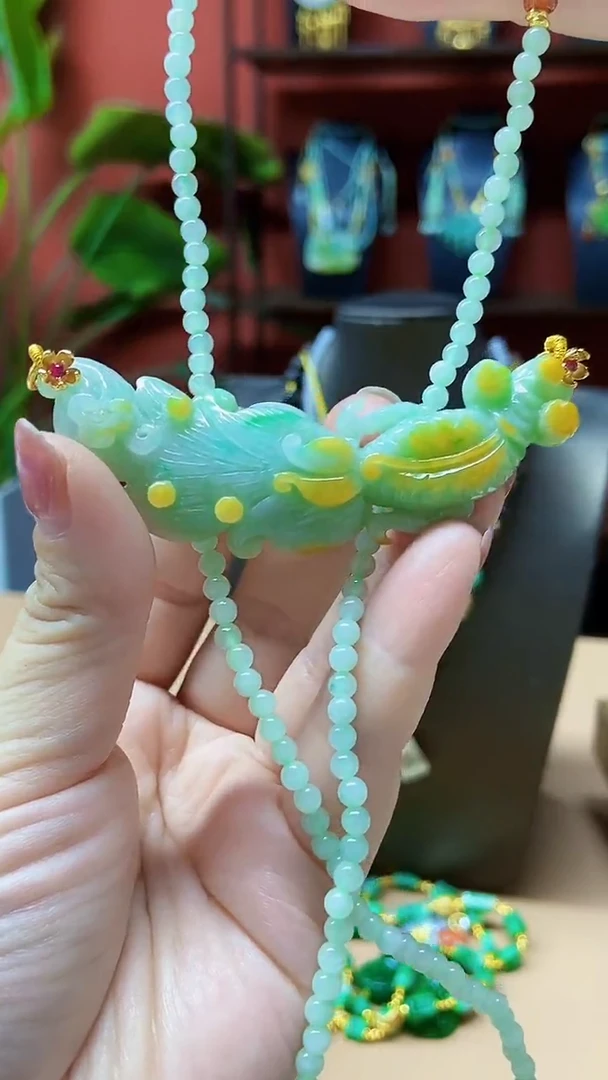 颈饰未镶嵌翡翠吊坠