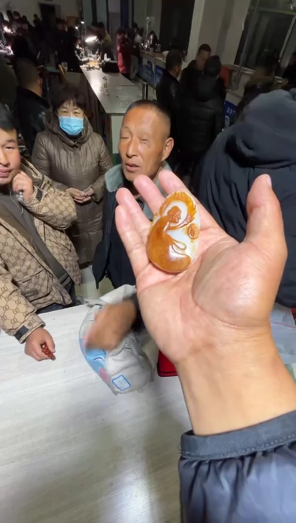 未镶嵌和田玉（糖玉）挂件和田玉