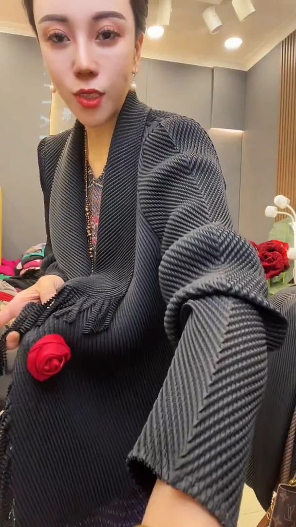 聚酯纤维（涤纶）黑色 流苏西服