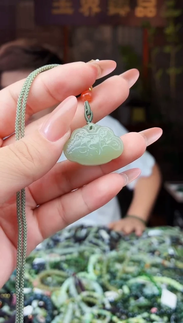 和田玉未镶嵌颈饰拍一发一