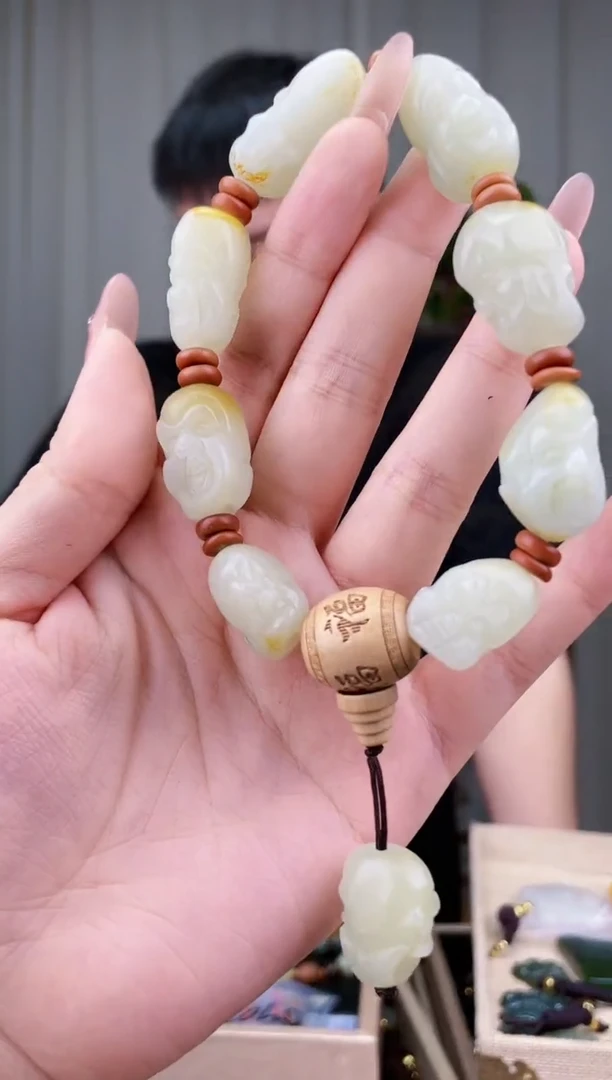 和田玉未镶嵌挂件拍一发一，多样性发货！