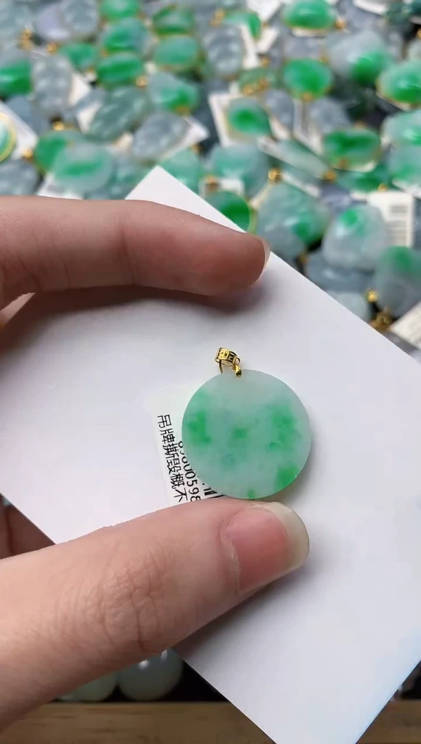 【闪购商品】翡翠颈饰18K金镶嵌98.........