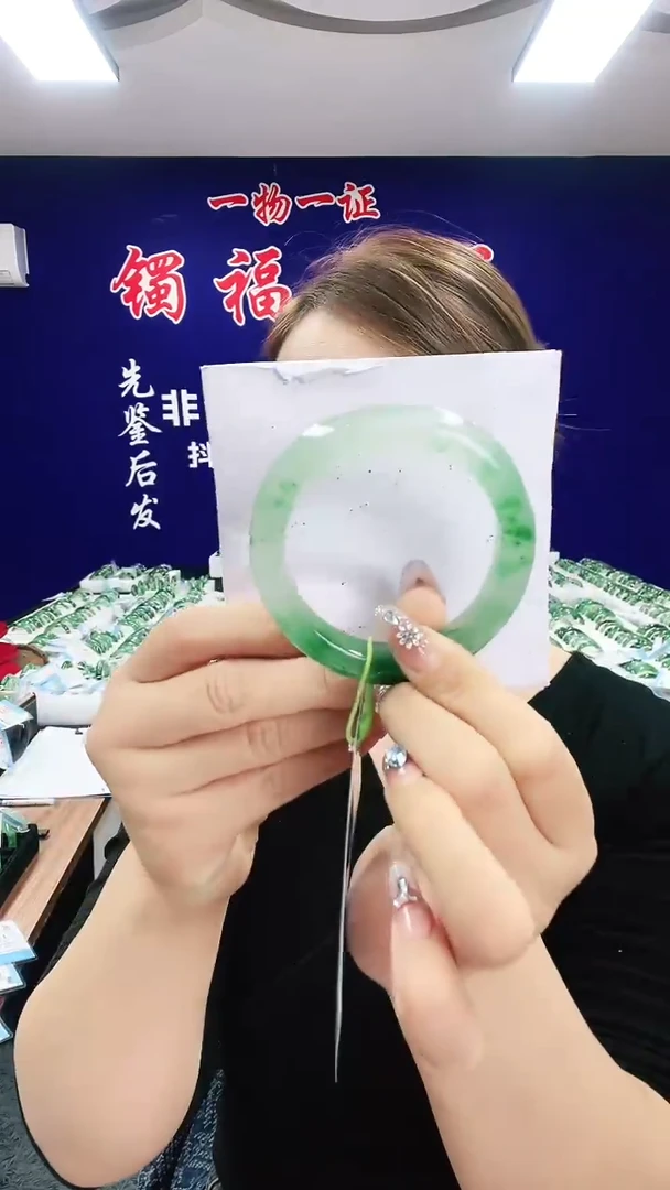未镶嵌手镯石英质玉（非洲翠）1