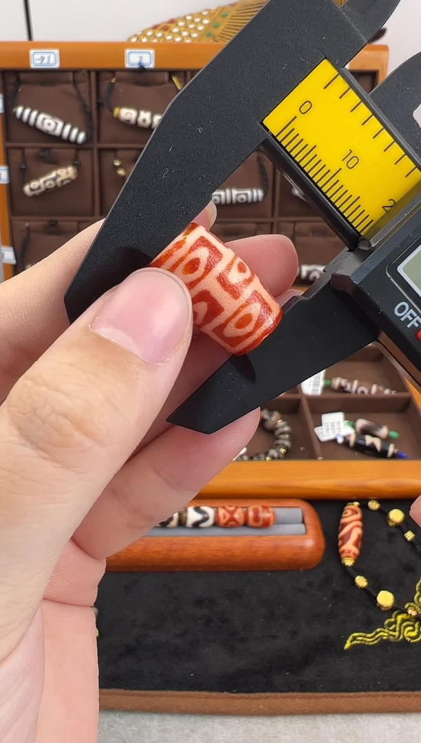 玛瑙/玉髓（覆膜）颈饰未镶嵌14微瑕随机发货