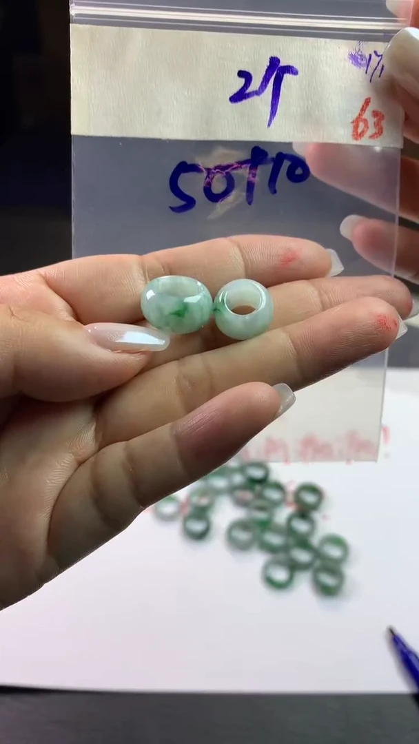 未镶嵌定制翡翠毛货需精细抛光拍一发一