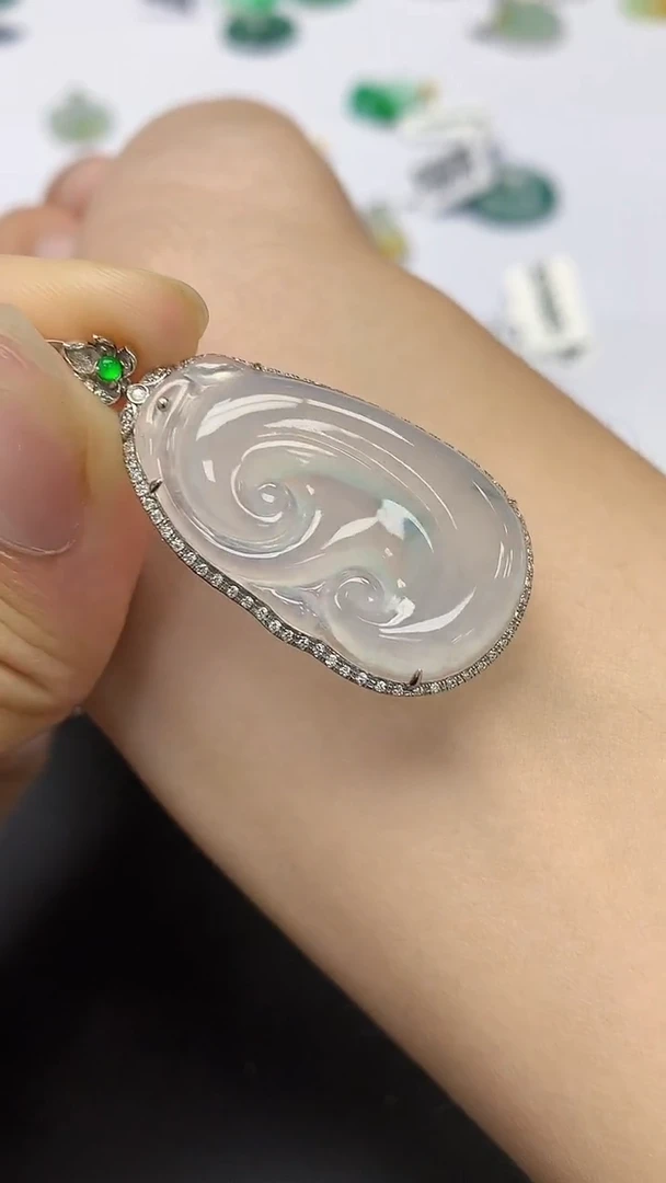 翡翠18K金镶嵌颈饰天然缅甸a货翡翠