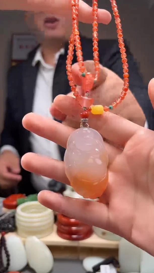 颈饰未镶嵌南红玛瑙吊坠1
