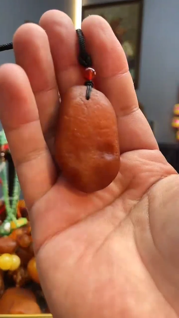 未镶嵌颈饰琥珀吊坠