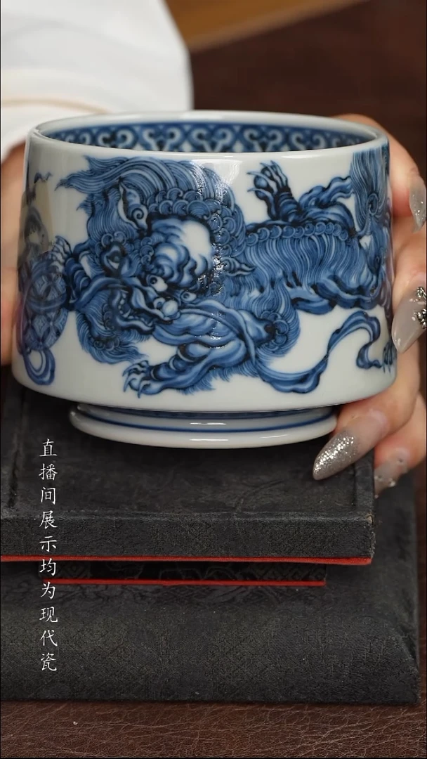 丰雅赏玩直口狮子杯