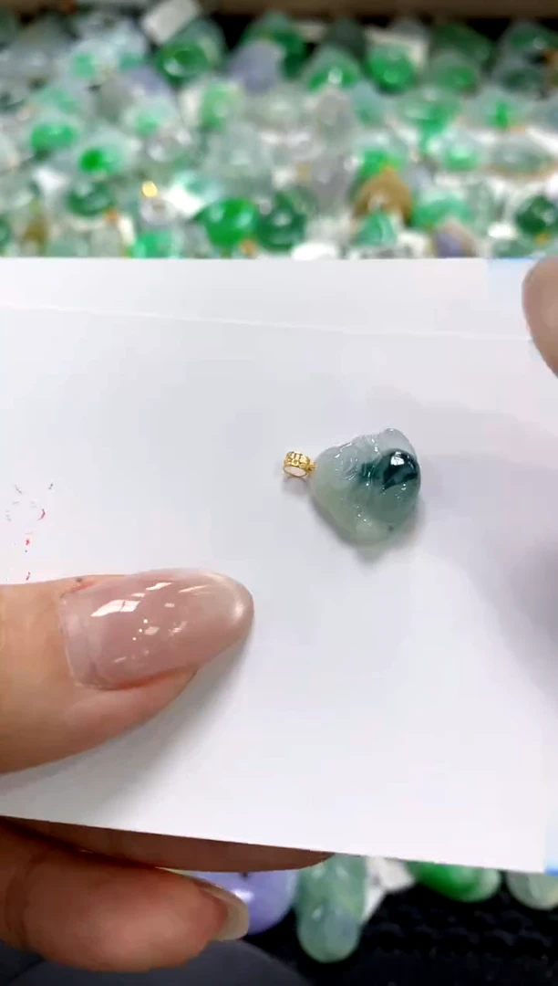 翡翠18K金镶嵌颈饰1111111111111111