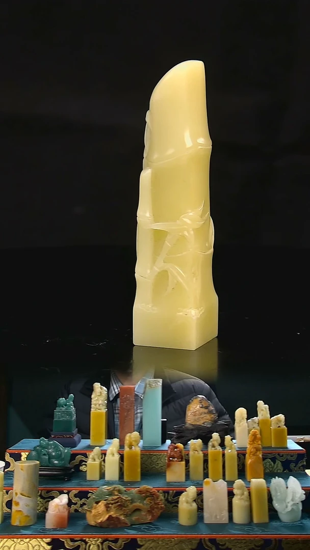 青田石灯光冻竹节章1.1*1.5*6.6