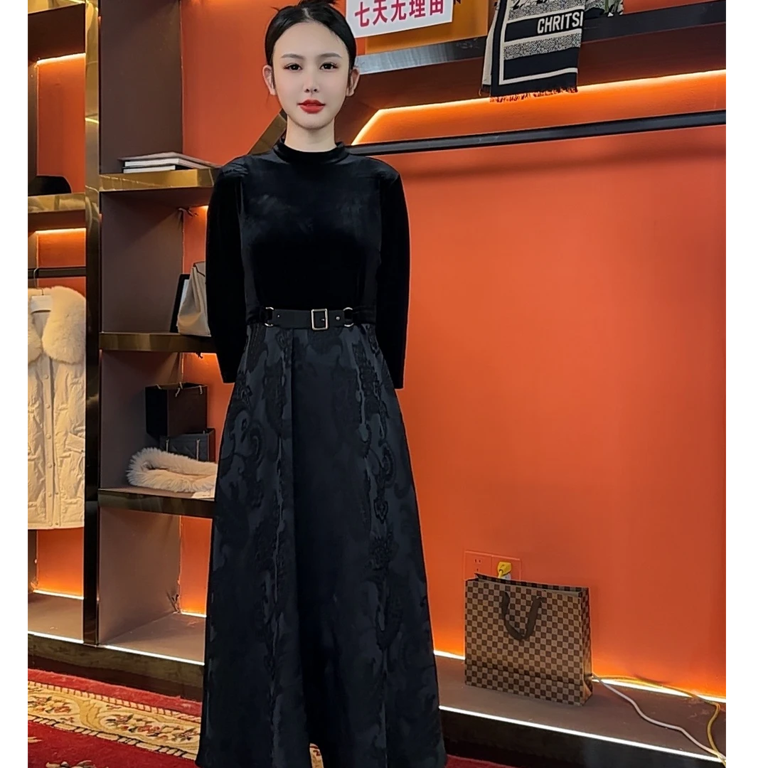 法式复古2025年春装新款收身百搭设计连衣裙显瘦气质七分袖