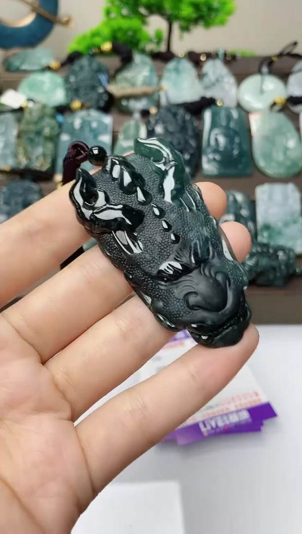 翡翠未镶嵌颈饰