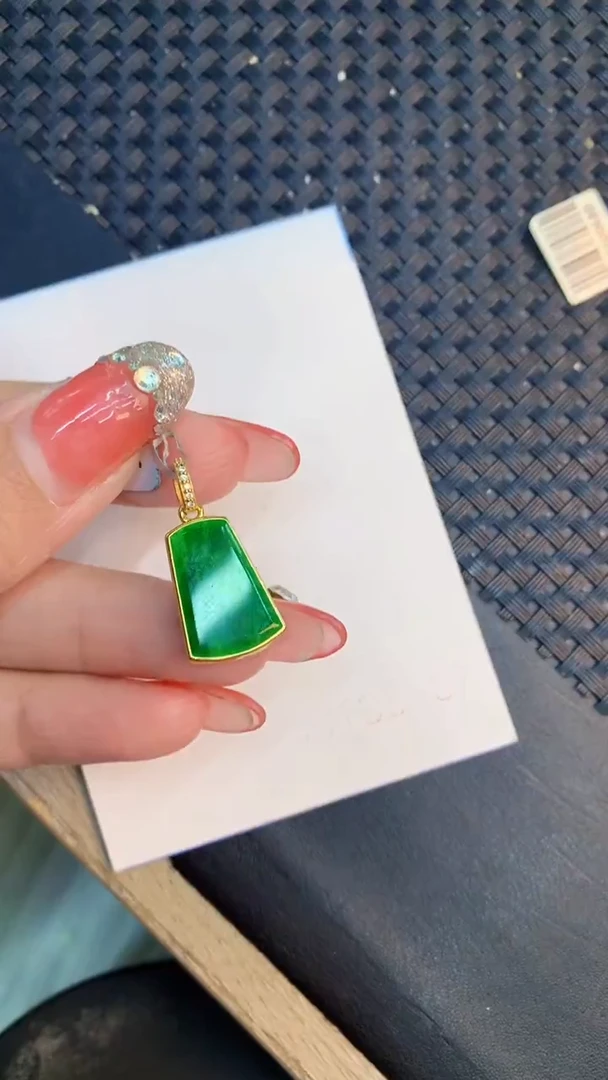 颈饰未镶嵌翡翠1