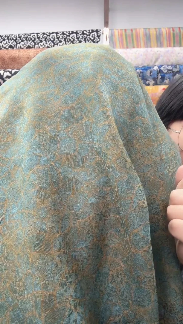 混纺小花缎人丝布料龟文绿加灰 2米