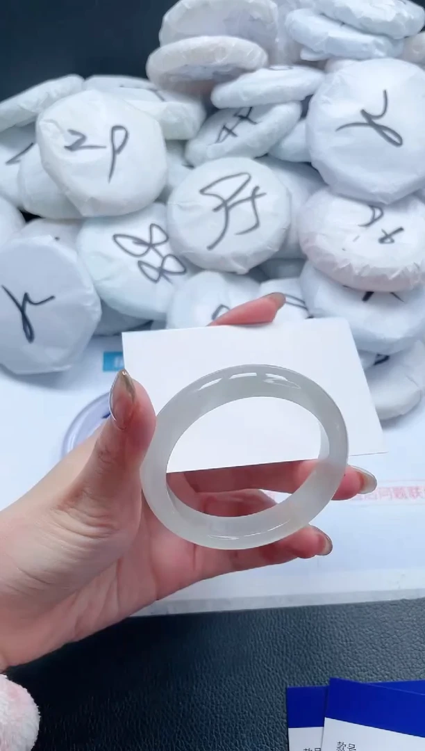 【闪购商品】石英质玉手镯未镶嵌 10J36-52