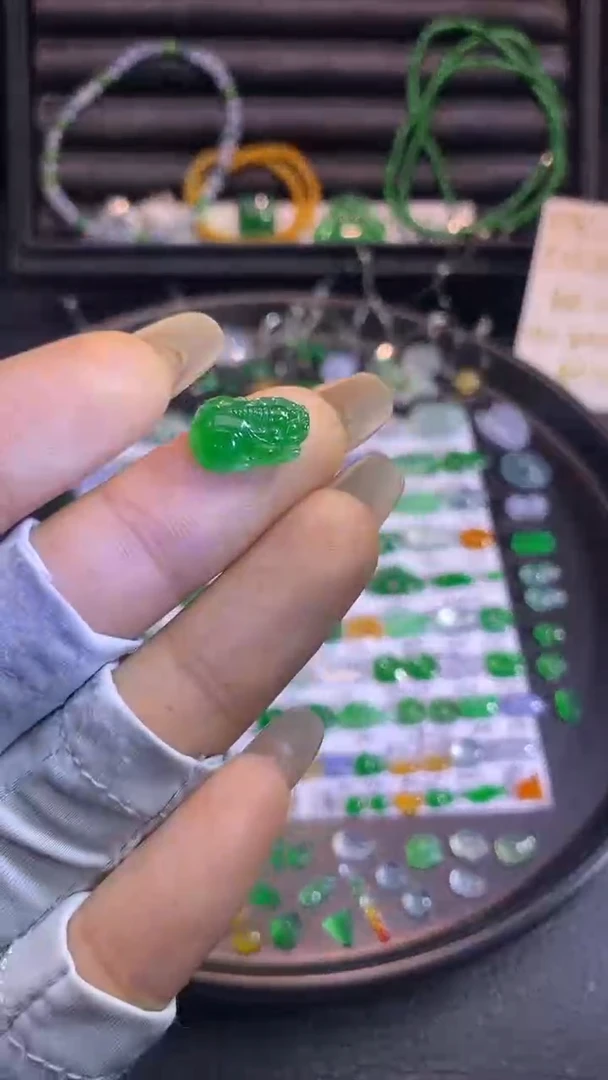 翡翠挂件未镶嵌貔貅