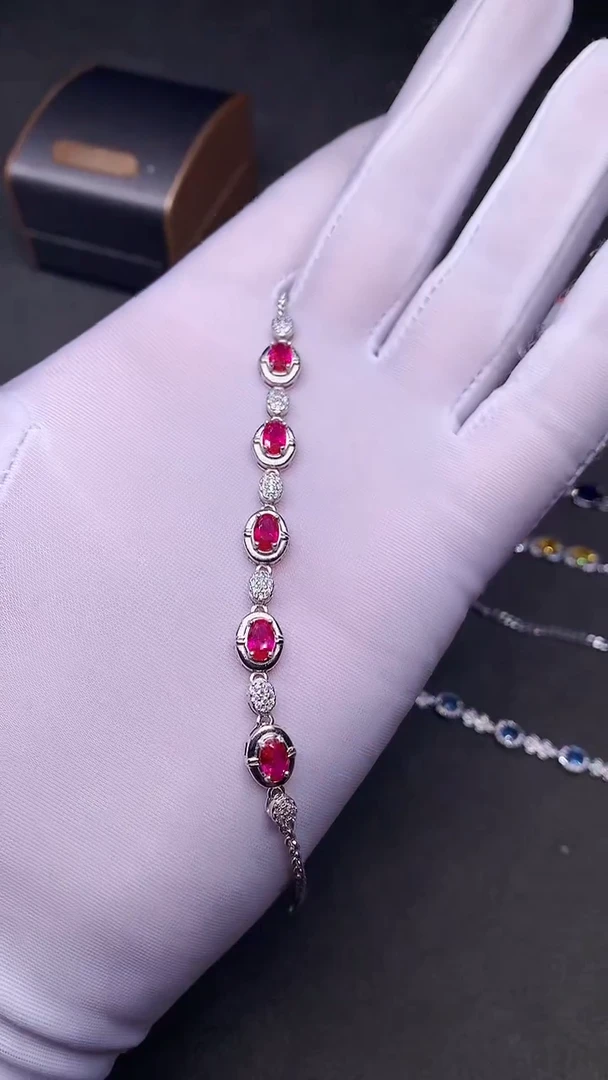 【闪购商品】红宝石手链银S925镶嵌......