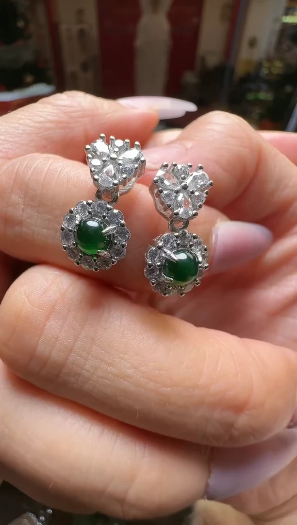 【闪购商品】翡翠吊坠(不含链)未镶嵌翡翠