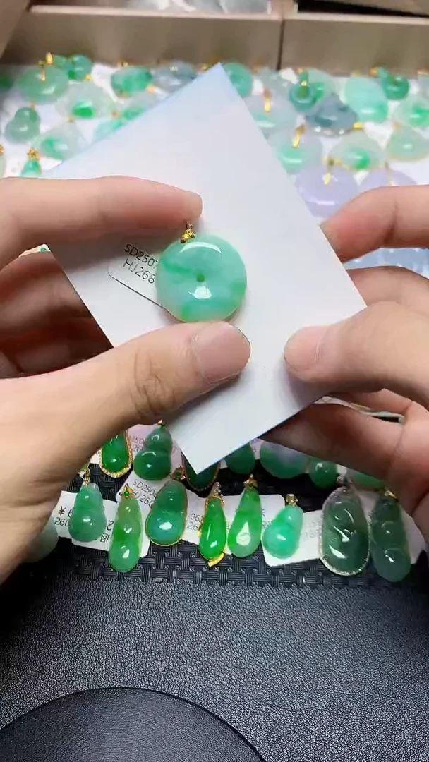 翡翠18K金镶嵌颈饰453453453434