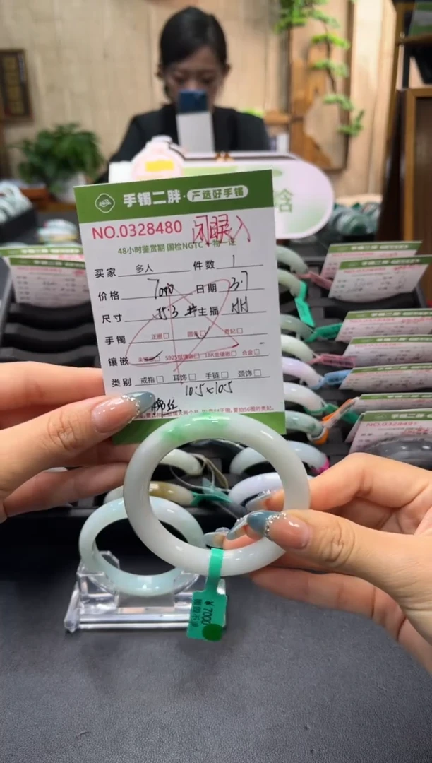 【闪购商品】翡翠手镯（圆镯）未镶嵌多人