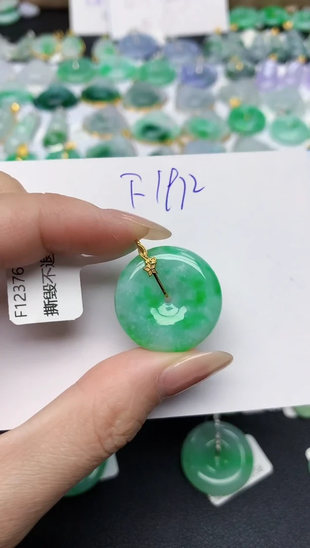 颈饰18K金镶嵌翡翠天然缅甸A货翡翠百元以上9元证书费自理
