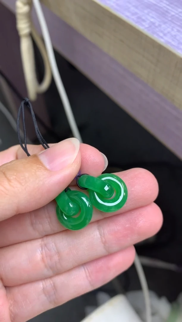 未镶嵌定制翡翠乜*燕毛货