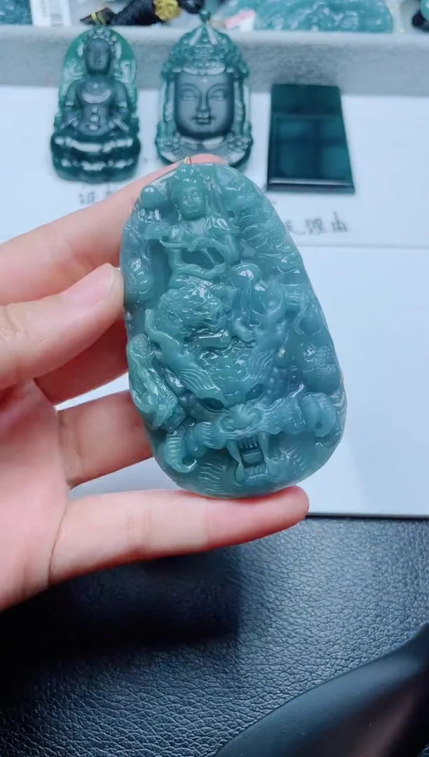 颈饰未镶嵌翡翠