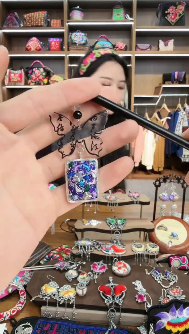 【闪购商品】织绣128蒙阿苏苗绣传承