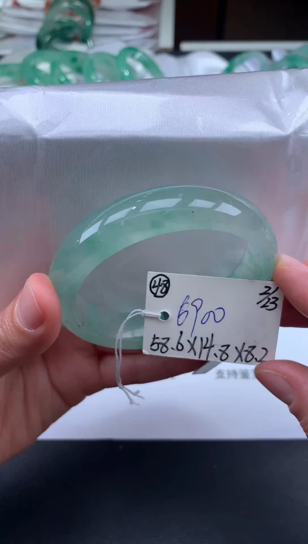 【闪购商品】石英质玉手镯未镶嵌拍下联系小耳机看购买须知！！！