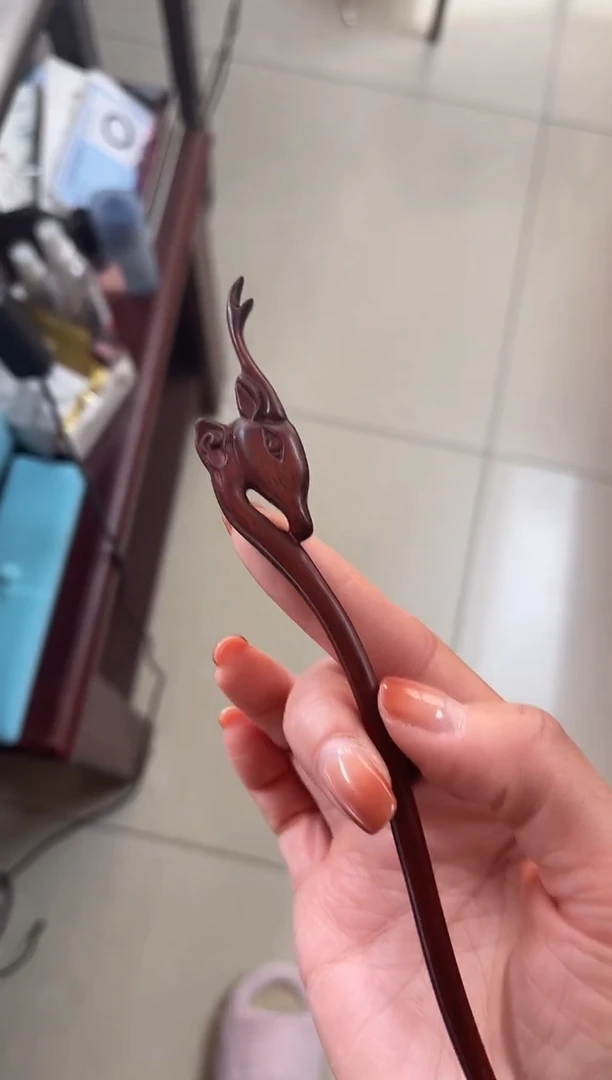 【闪购商品】染料紫檀（血檀）其他鹿发簪