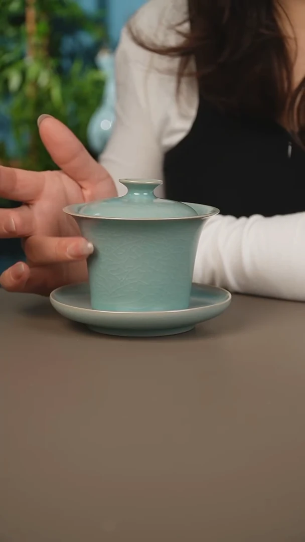 仿古天青马蹄盖碗微暇