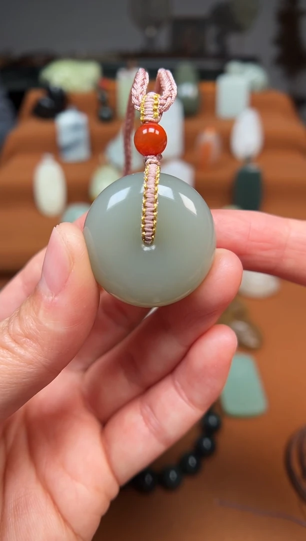 颈饰未镶嵌和田玉平安扣