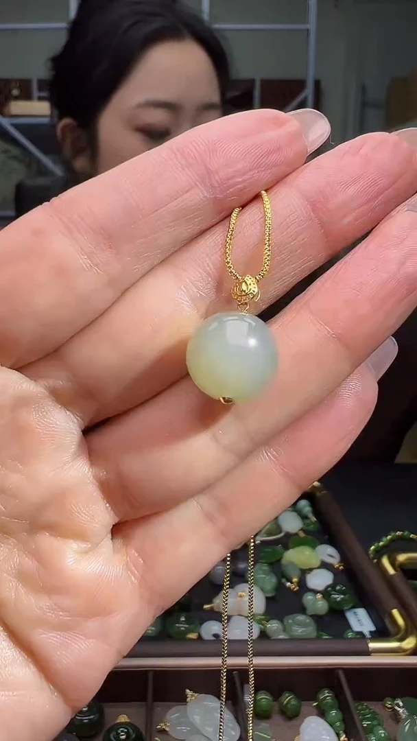 颈饰18K金镶嵌和田玉(多样性发货.发其一）10.26.97
