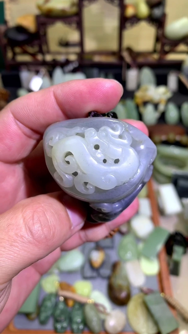 【闪购商品】和田玉颈饰未镶嵌子料青花把件150 克