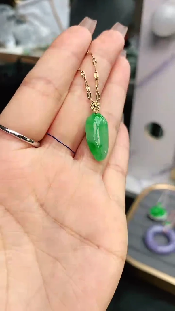 翡翠18K金镶嵌颈饰赠礼盒证书