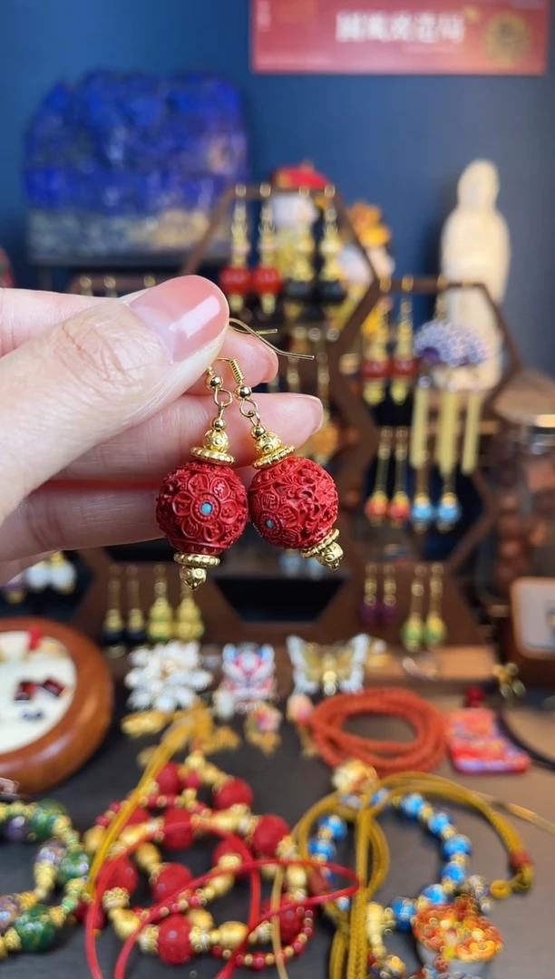 【闪购商品】红红满雕工设计师款耳钩