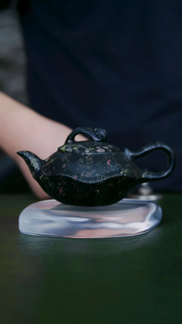 57张震老师手工作品，梅花玉壶一物一拍