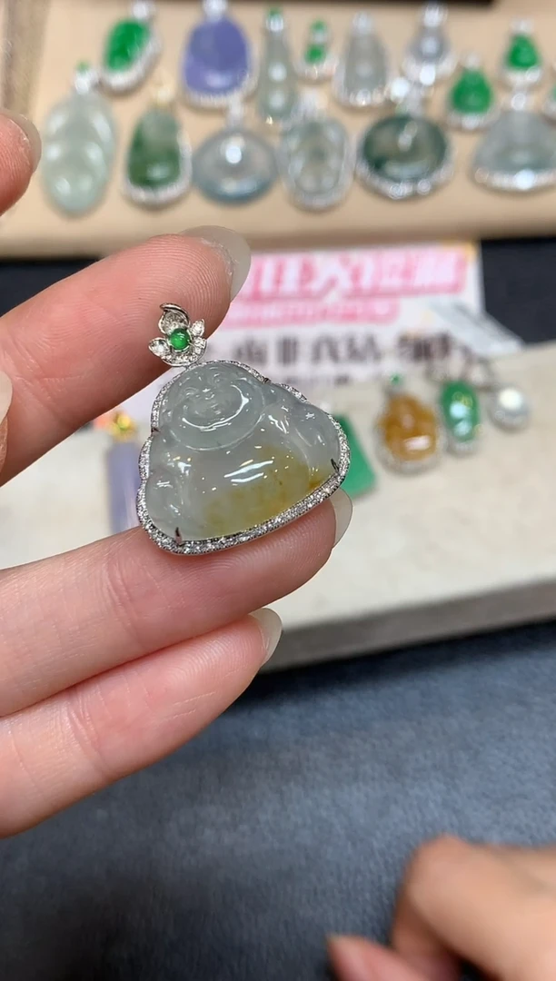 颈饰18K金镶嵌翡翠佛公【无服务费